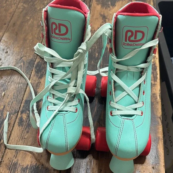 Kids Roller Derby Mint Roller Skates with Coral Accents - Picture 2 of 4